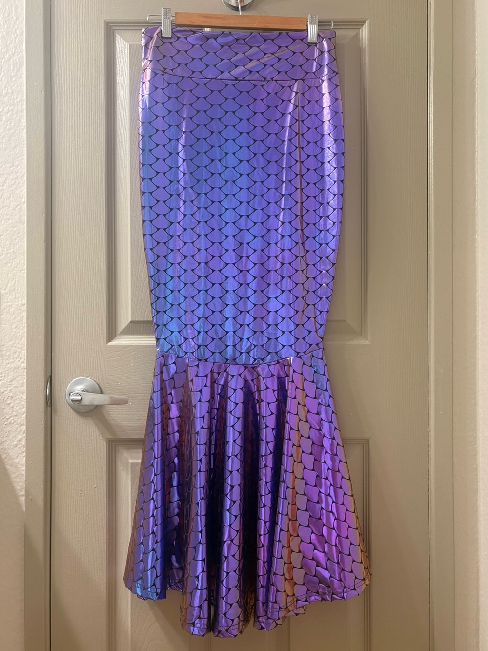 Women’s Mermaid Tail 🧜🏼♀️ Halloween 🎃 Costume - Size Medium! 😆